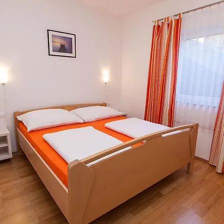 Lilli - Kroatien מלון דירות קריקווניצה